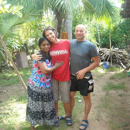 Banduramulla Thevindu Guest & Redmud Resturent מראה חיצוני תמונה