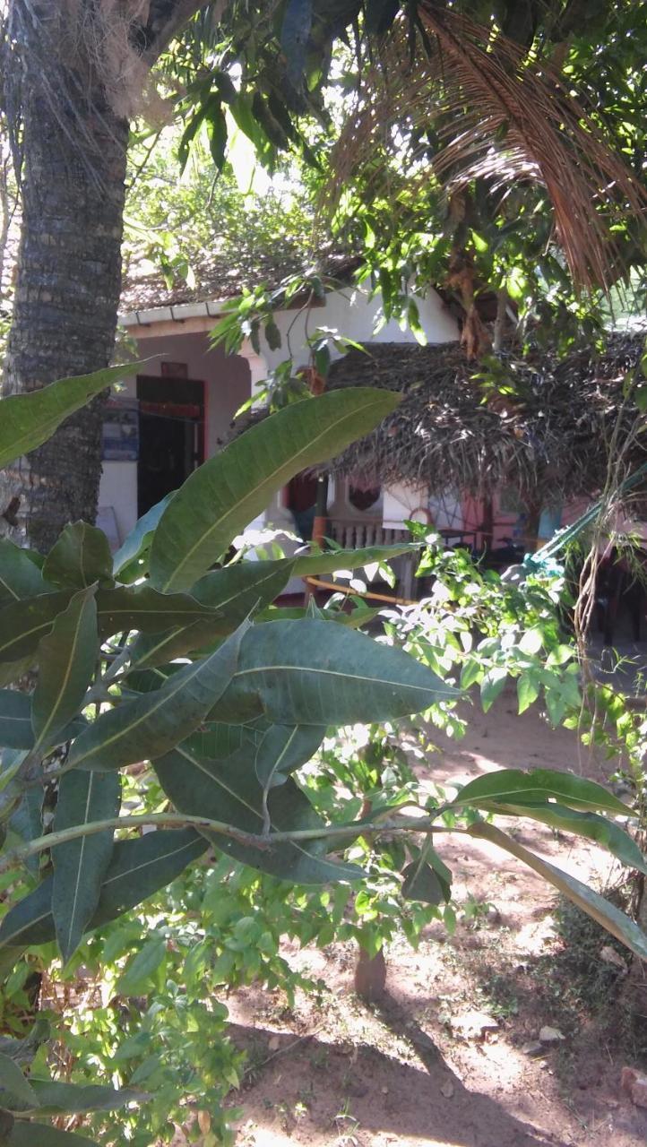 Banduramulla Thevindu Guest & Redmud Resturent מראה חיצוני תמונה