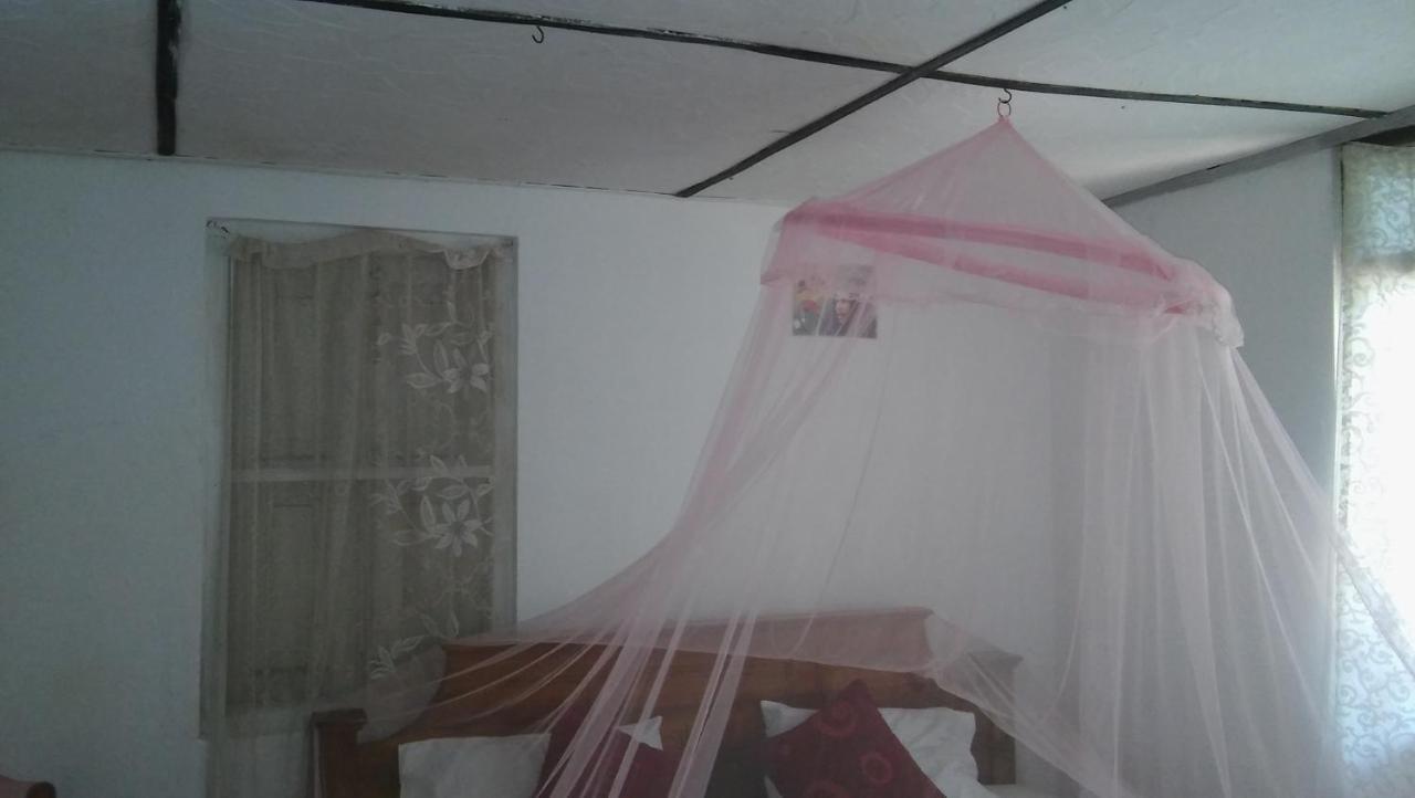 Banduramulla Thevindu Guest & Redmud Resturent מראה חיצוני תמונה
