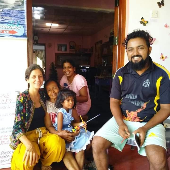 Banduramulla Thevindu Guest & Redmud Resturent מראה חיצוני תמונה