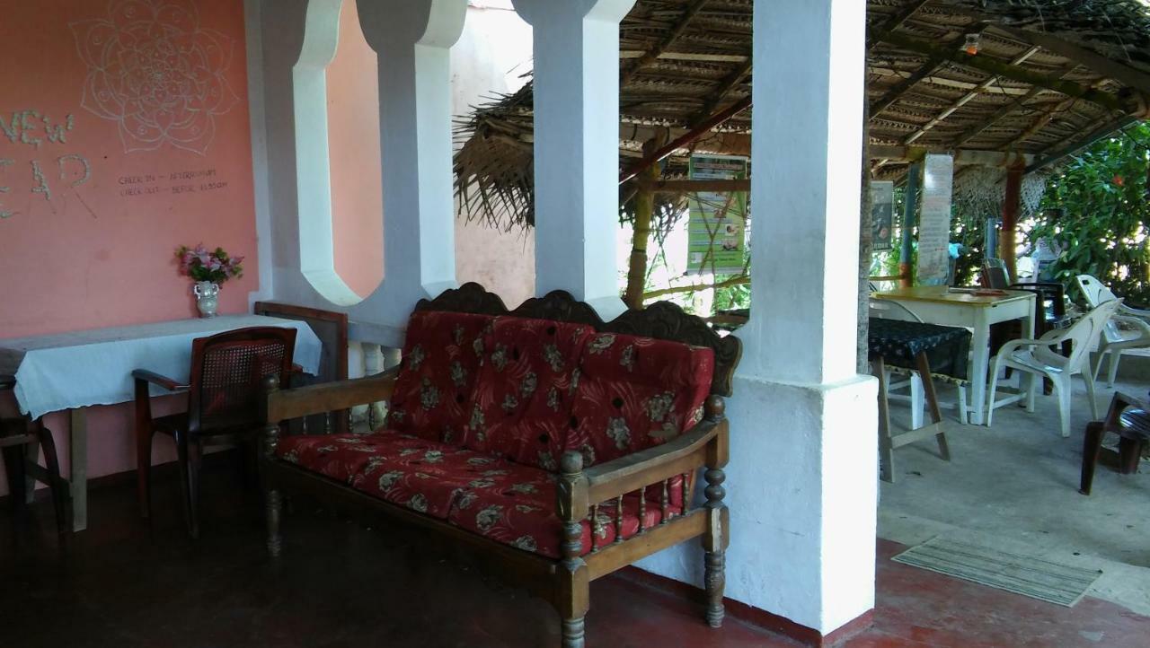 Banduramulla Thevindu Guest & Redmud Resturent מראה חיצוני תמונה