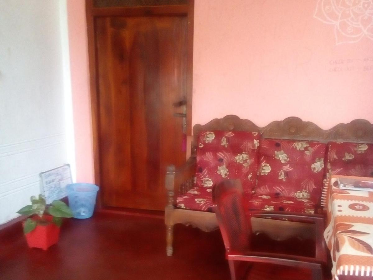 Banduramulla Thevindu Guest & Redmud Resturent מראה חיצוני תמונה