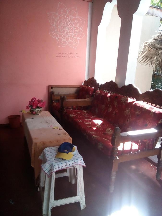 Banduramulla Thevindu Guest & Redmud Resturent מראה חיצוני תמונה