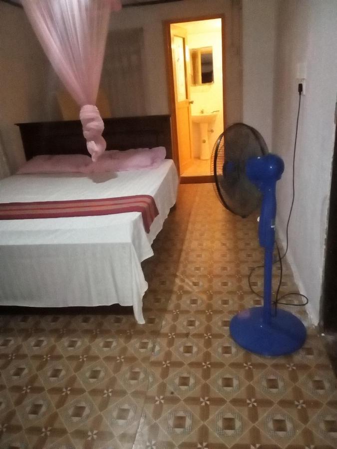 Banduramulla Thevindu Guest & Redmud Resturent מראה חיצוני תמונה